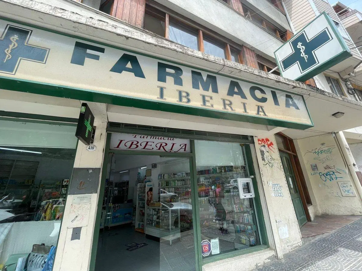 Se vende local comercial céntrico 8