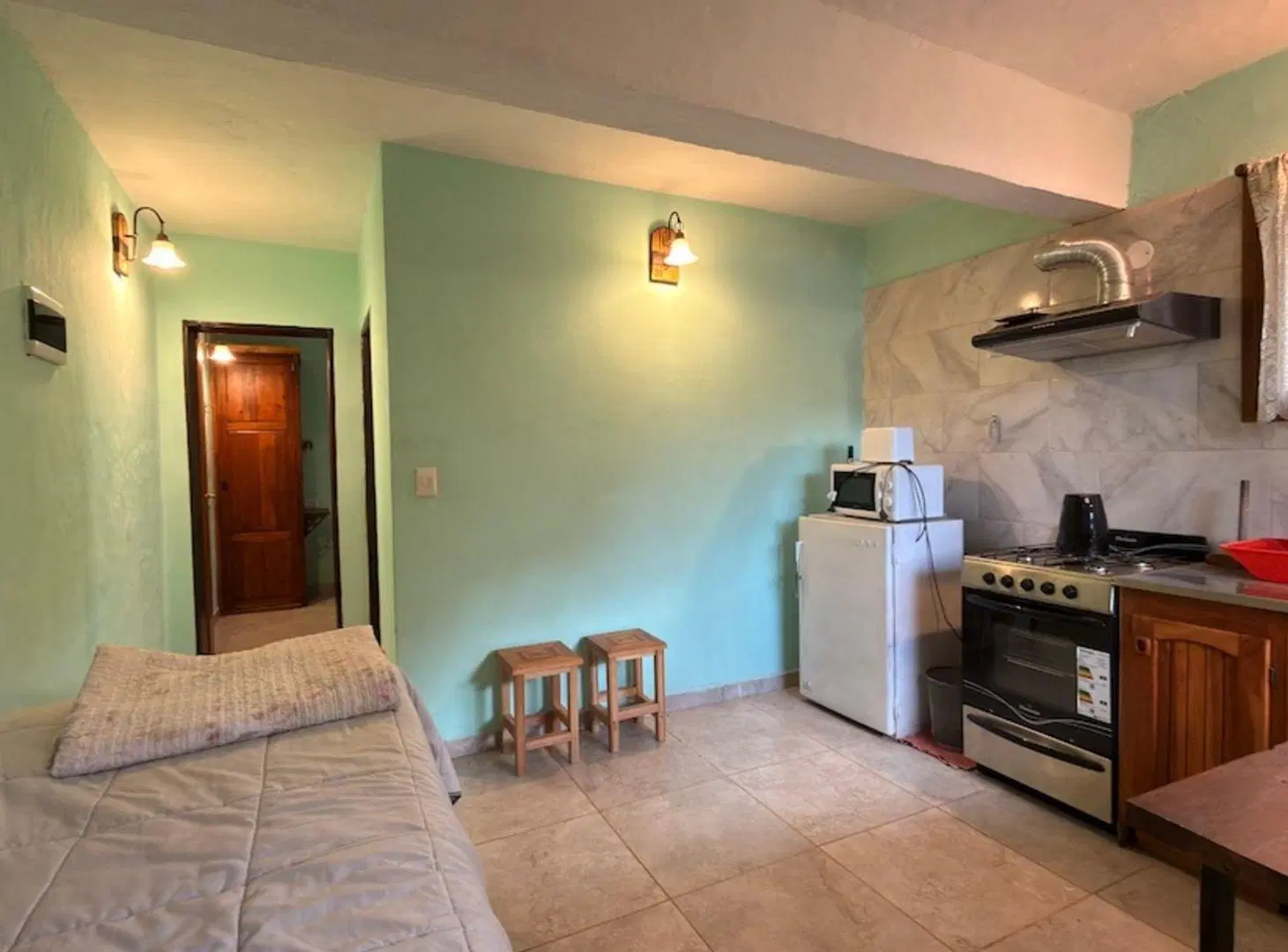 CASA MÁS 2 DEPARTAMENTOS con parque y cochera Km 7 4