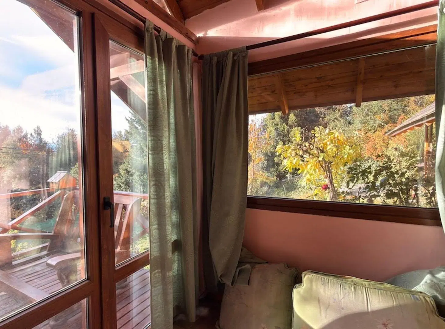 CASA MÁS 2 DEPARTAMENTOS con parque y cochera Km 7 8