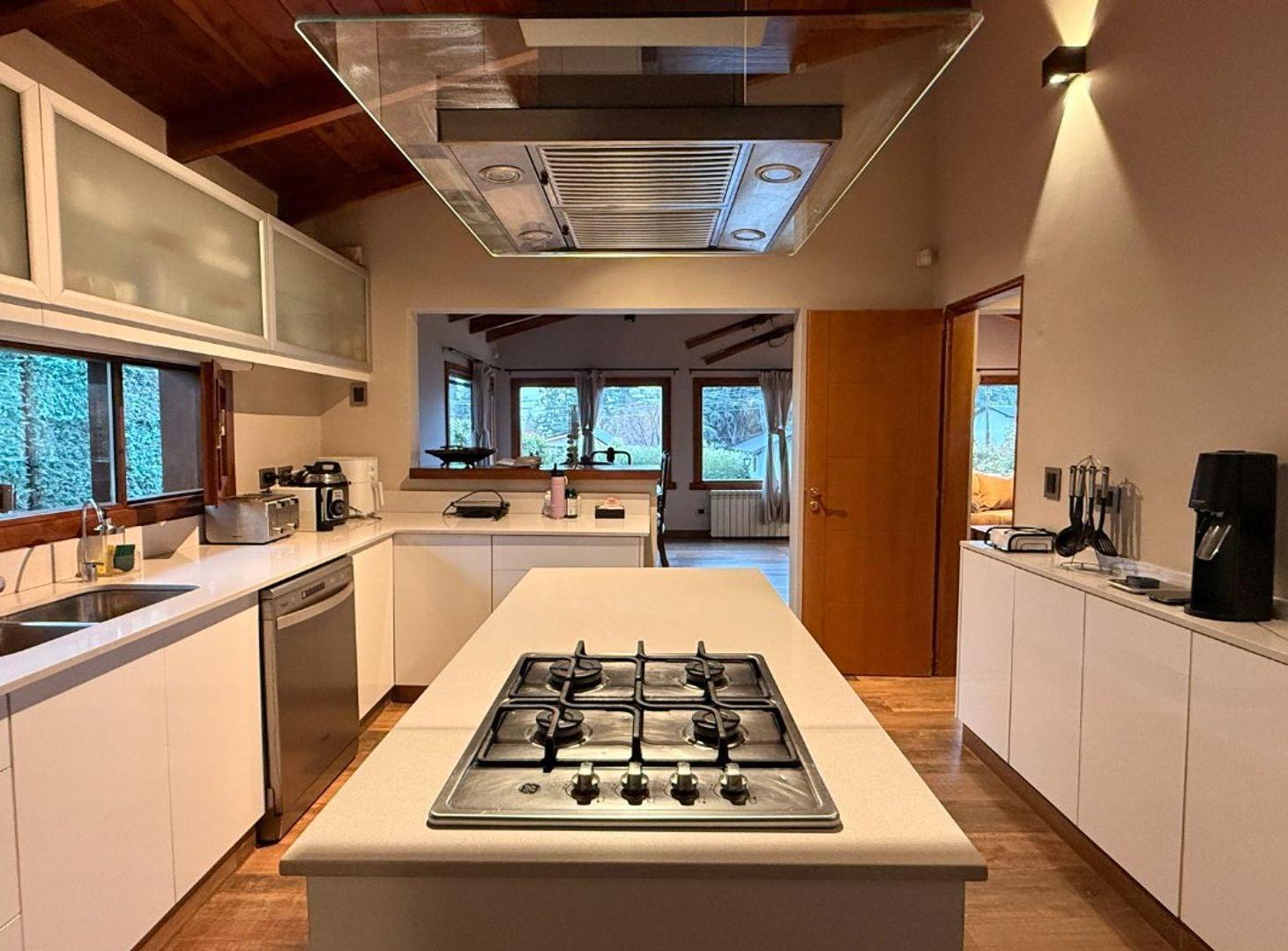 Foto de CASA EN MELIPAL DE ALTA CALIDAD CONSTRUCTIVA, imagen 2