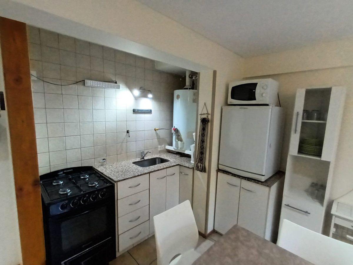 Foto de VENTA DEPTO 2 AMB APTO TURISMO C/ PATIO Y COCHERA, imagen 2
