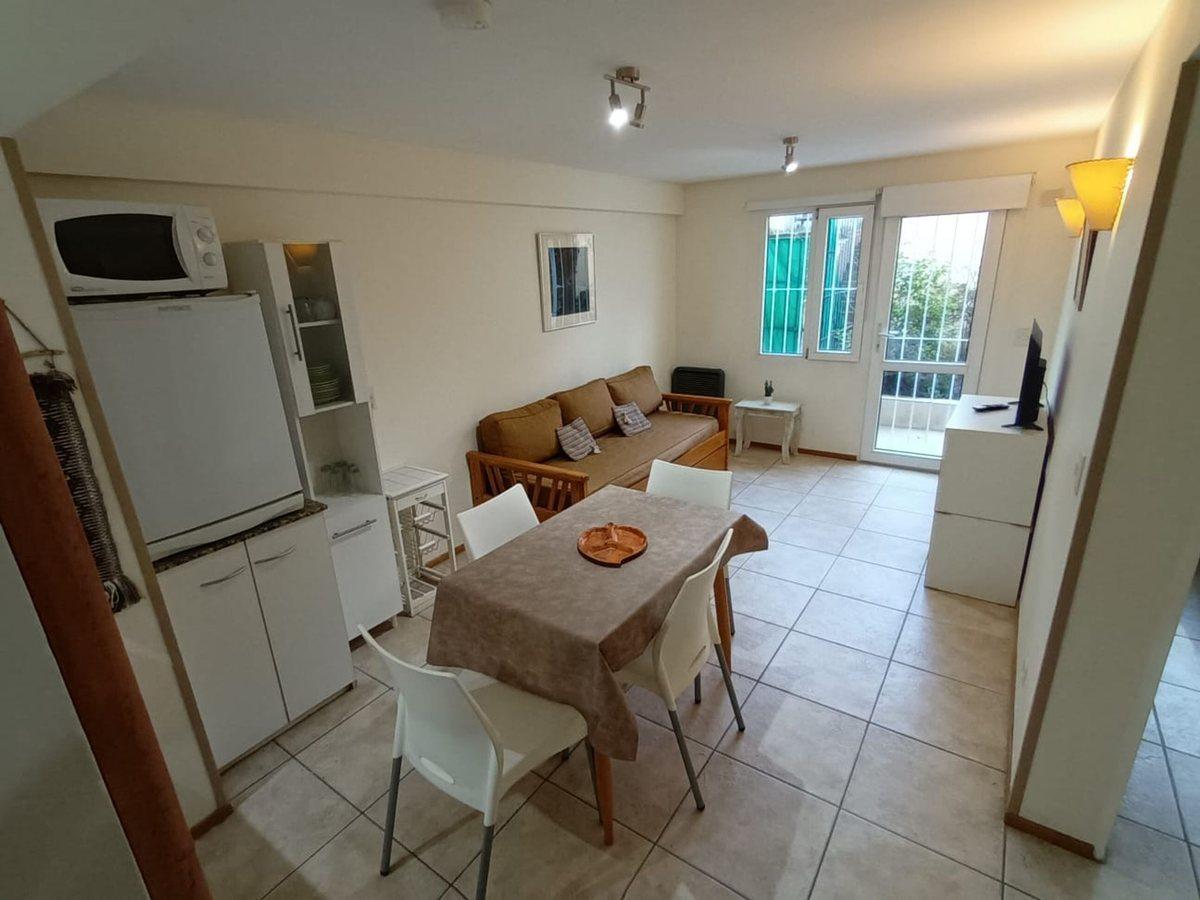 Foto de VENTA DEPTO 2 AMB APTO TURISMO C/ PATIO Y COCHERA, imagen 3