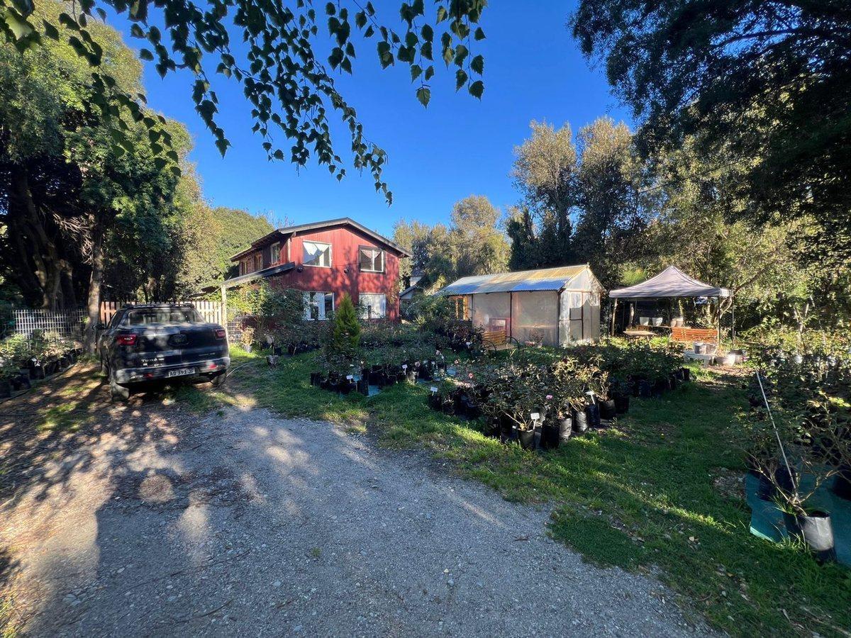 Foto de CASA EN AMPLIO LOTE A METROS DEL LAGO MORENO, imagen 1