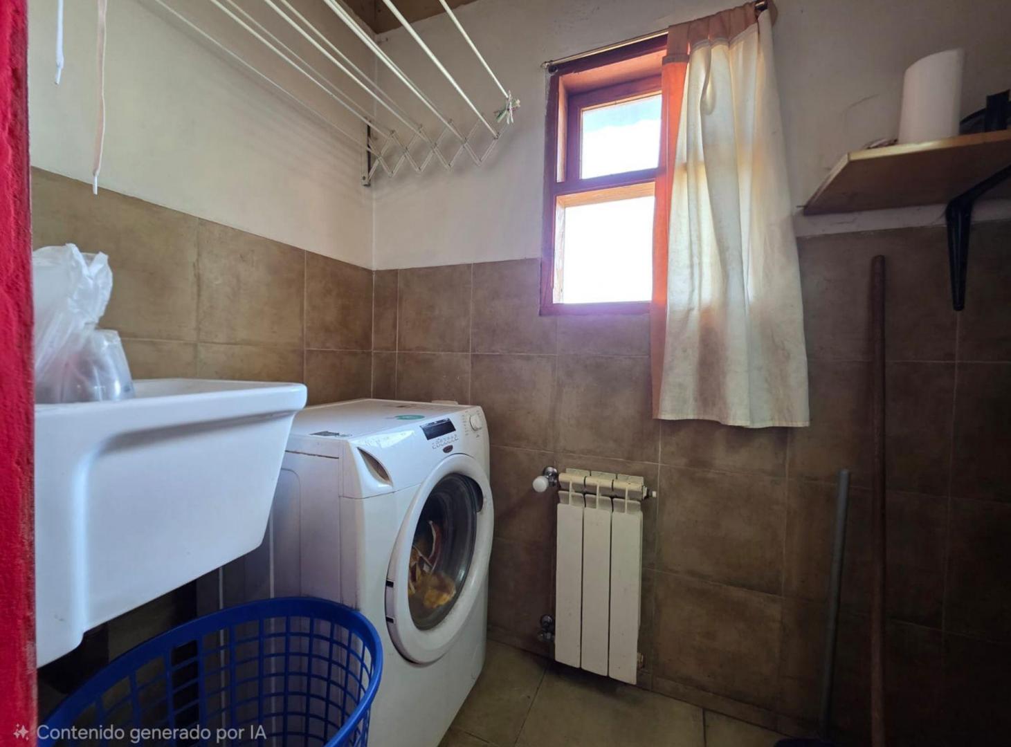 Foto de CASA DE 3 DORMITORIOS + ALTILLOS Y ESTUDIOS, imagen 3