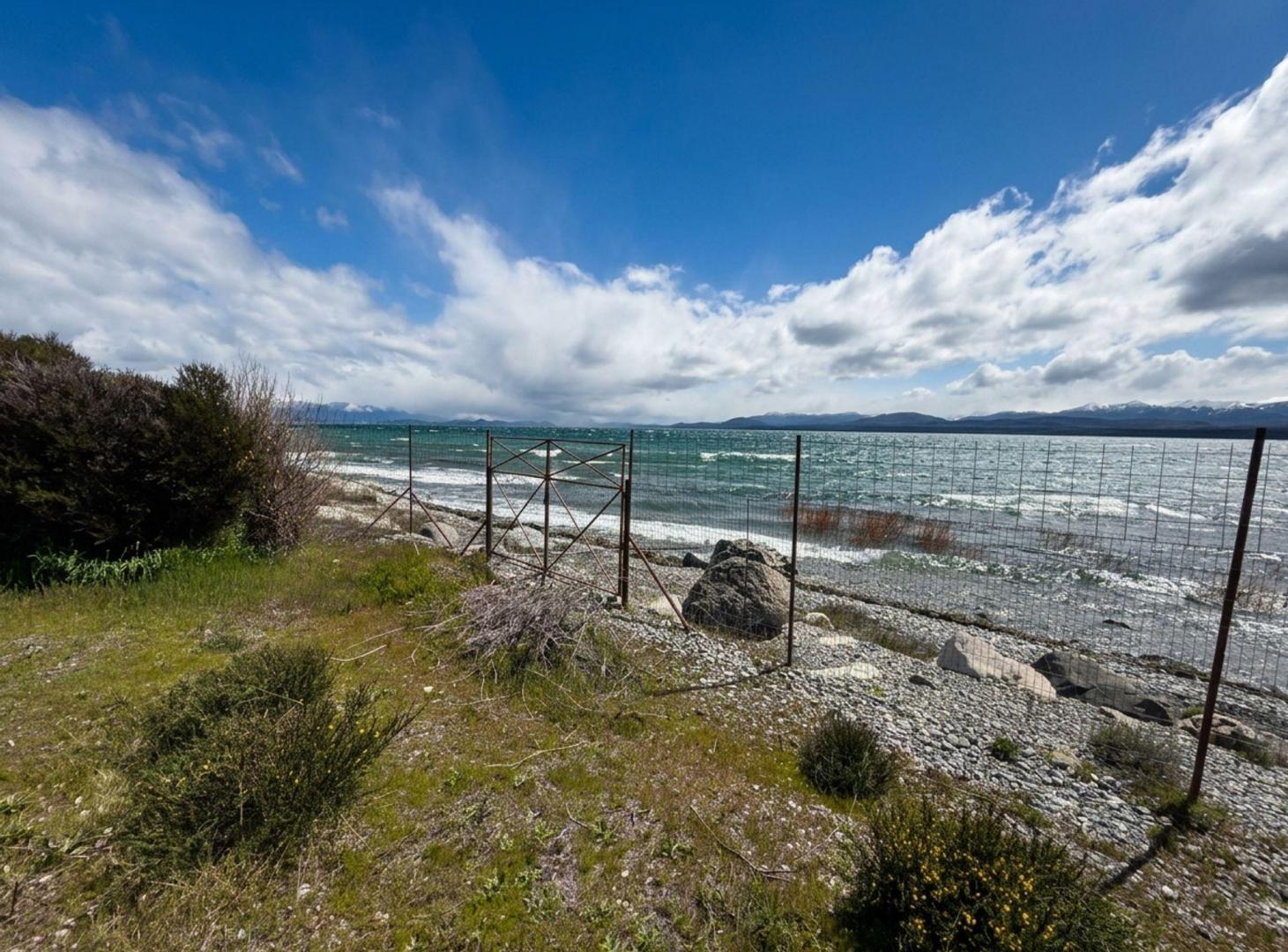 Foto de CASA SOBRE COSTA DE LAGO NAHUEL HUAPI BARILOCHE, imagen 2