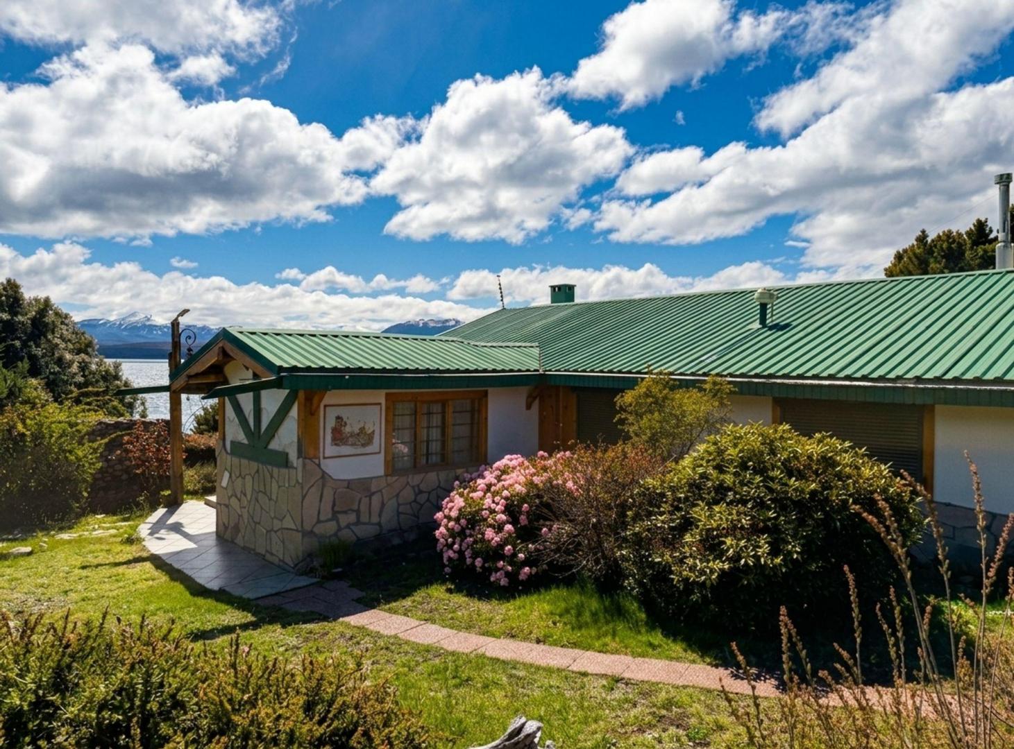 Foto de CASA SOBRE COSTA DE LAGO NAHUEL HUAPI BARILOCHE, imagen 1