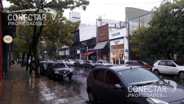 Excelente local en Venta / Frente de 6m x 18m Sup. Total del local 108 m2 / Nuevo polo Gastro