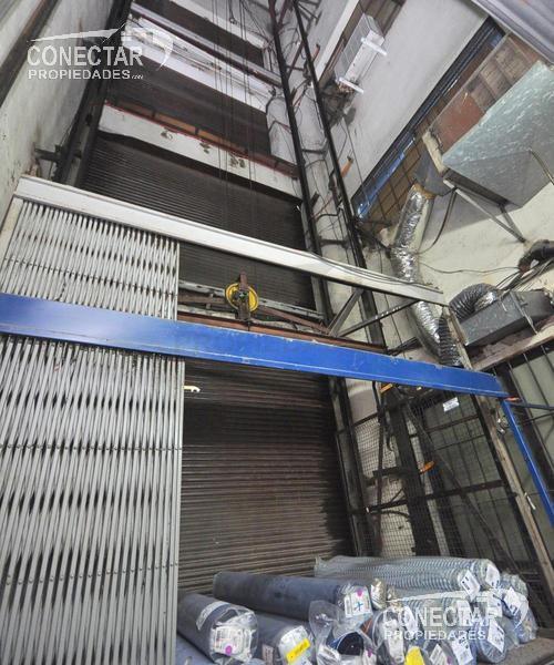 Depósito y Oficinas - a m Av Montes de Oca - 2600 m² / Lote 16.30 X 43.5 5