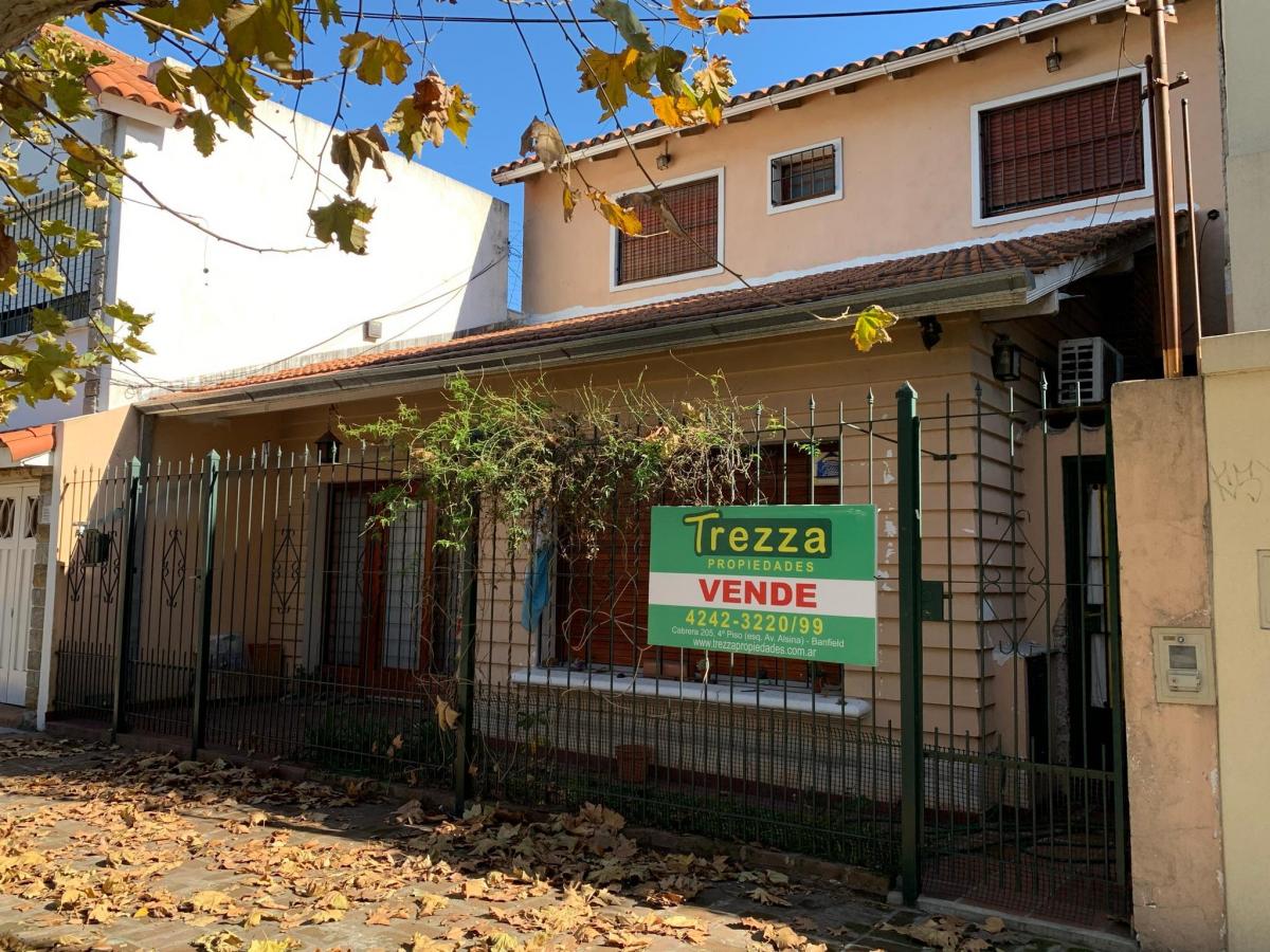 Excelente casa en dos plantas de 4 ambientes en Banfield. NUEVAS CONDICIONES