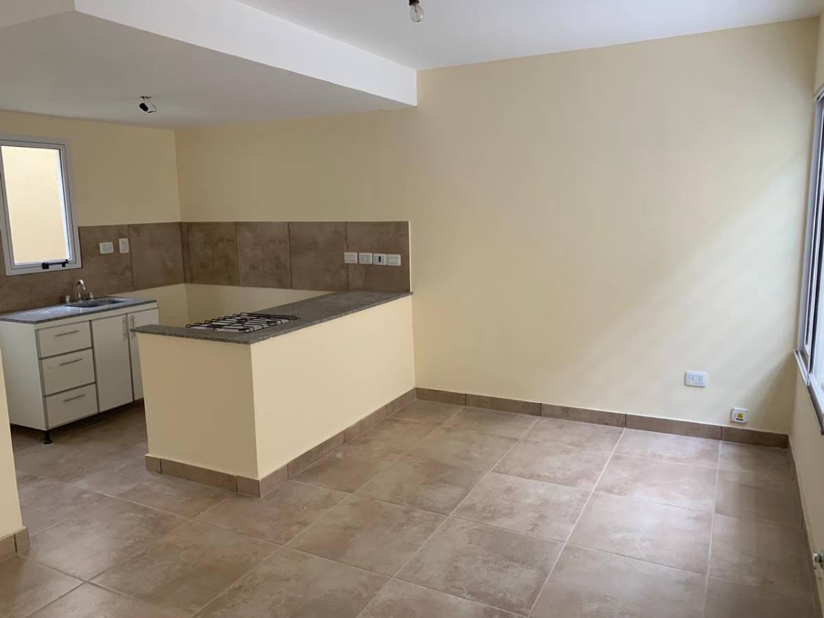 Foto de Excelentes dúplex de 3 ambientes amplios y luminosos con cochera., imagen 5