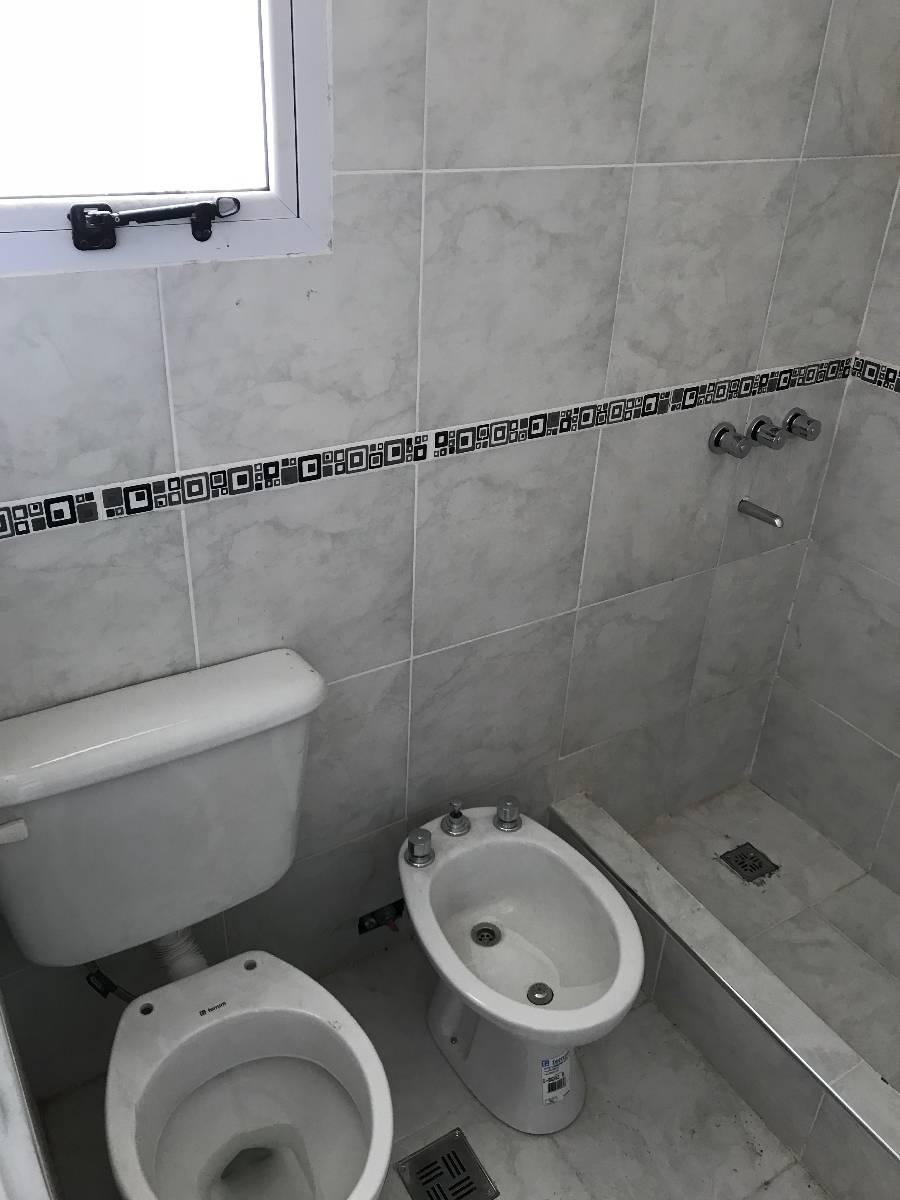 Excelente dúplex de 3 ambientes amplios y luminosos