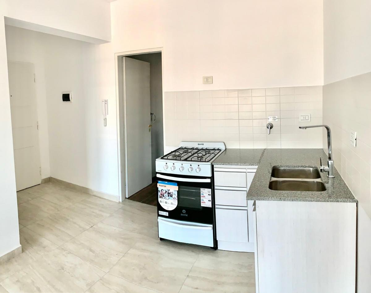 MONOAMBIENTE CON BALCON A ESTRENAR EN VENTA . PRECIO PROMOCIONAL!