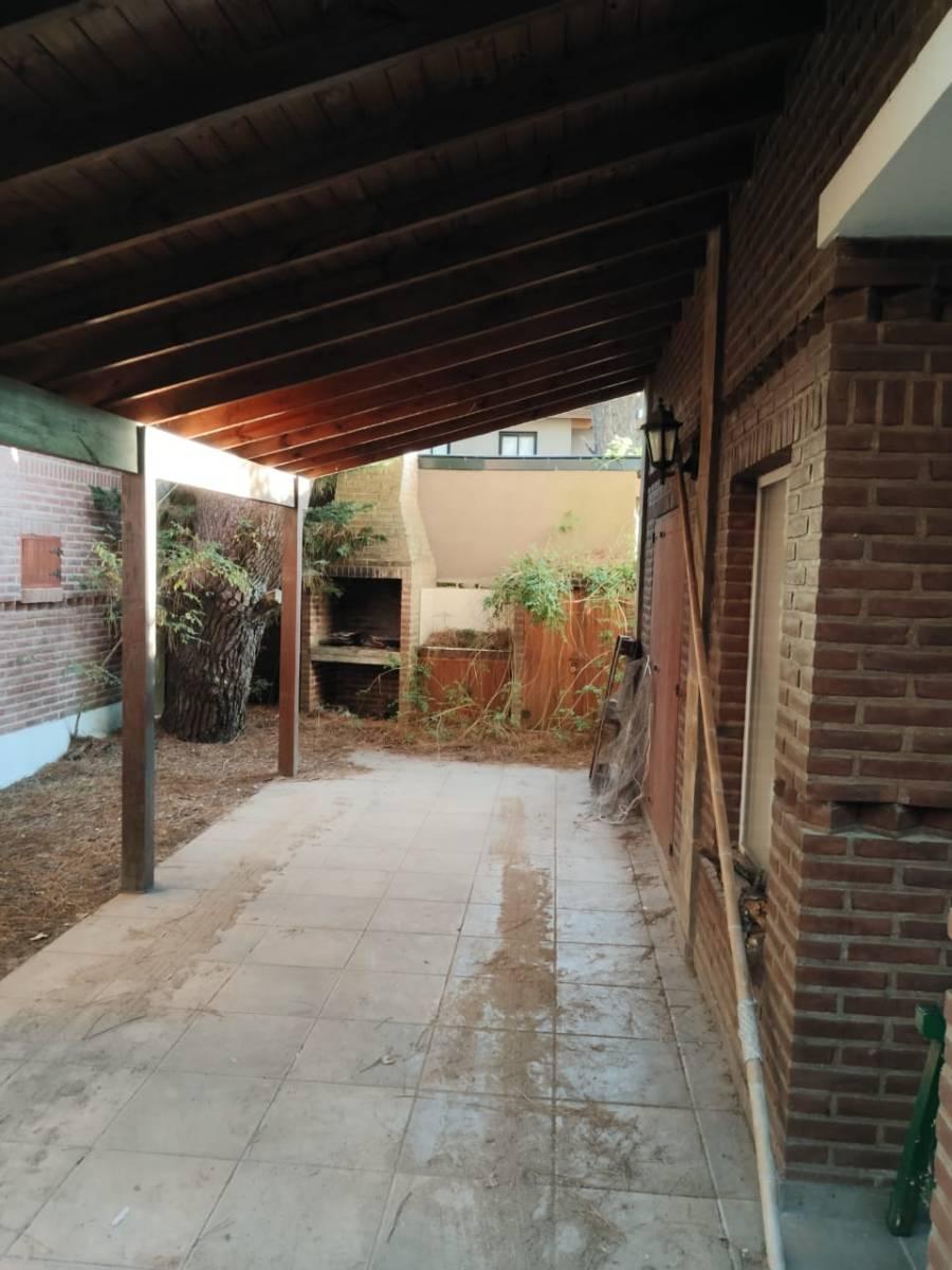 Excelente Cabaña de 4 Ambientes, en Costa del Este. 3