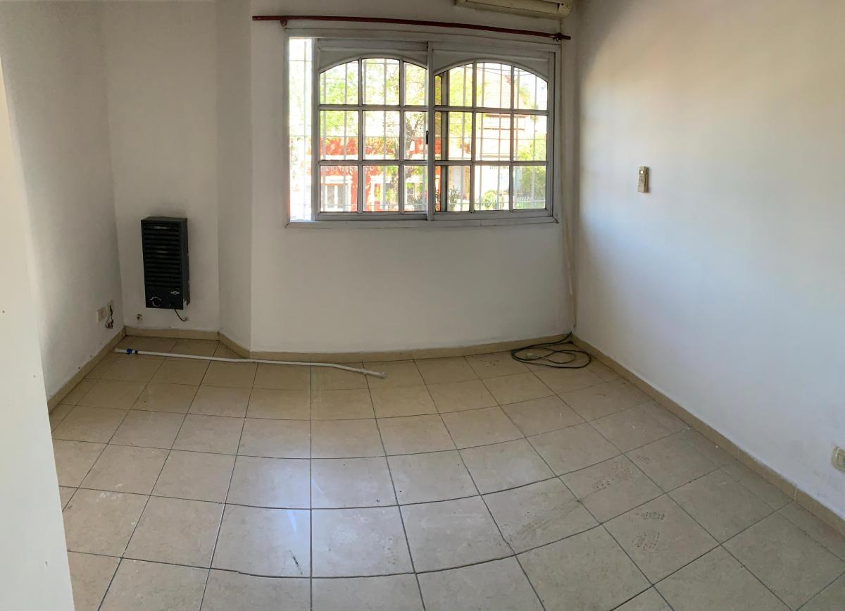 Excelente dúplex de 3 ambientes en venta con cochera en Lanús Este.