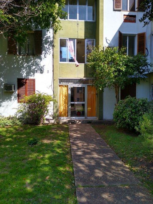 Departamento de 3 ambientes al frente en Banfield