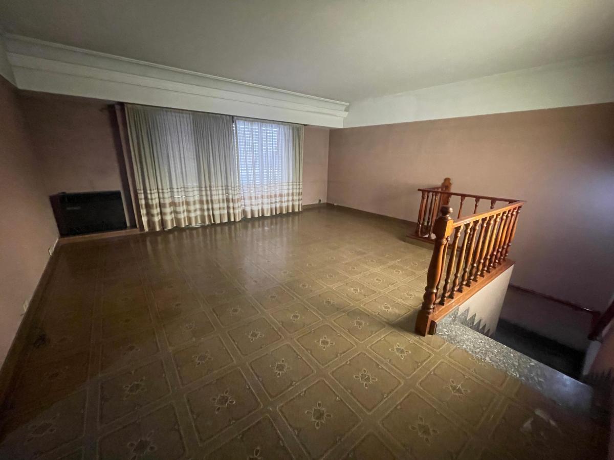 Venta en Block de 4 Locales y Una Casa de 4 Ambientes en Banfield 4