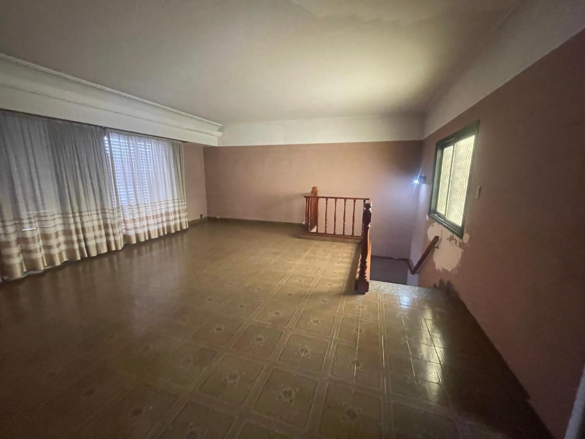 Venta en Block de 4 Locales y Una Casa de 4 Ambientes en Banfield 5