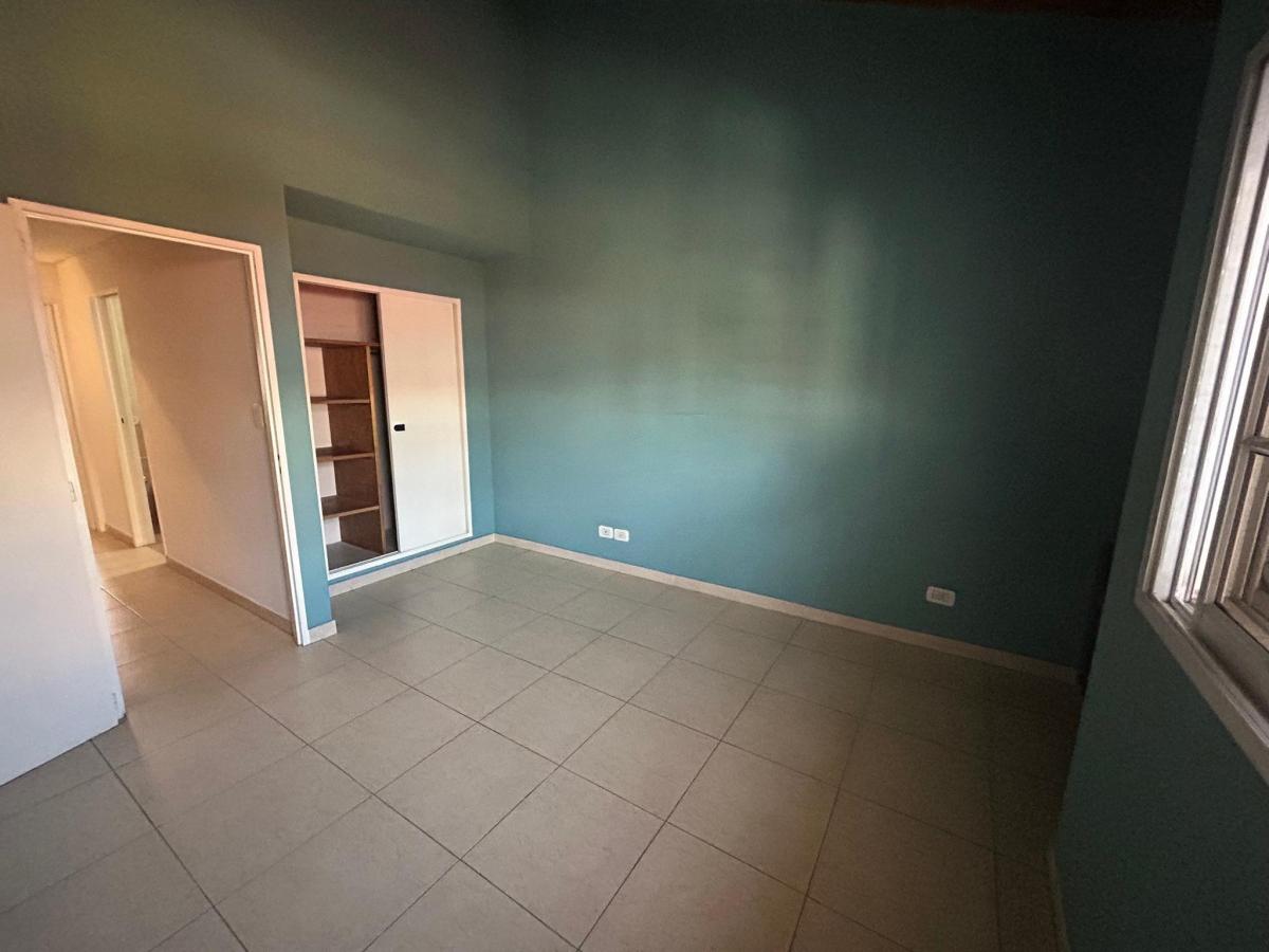 Triplex de 4 Ambientes en Venta en Lanus Este 3