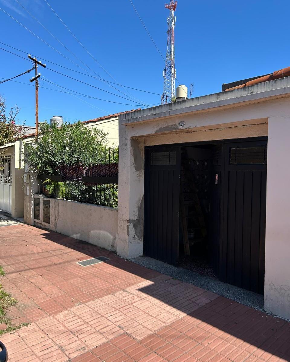 Ph tipo casa al frente de 3 ambientes en venta en Lanus