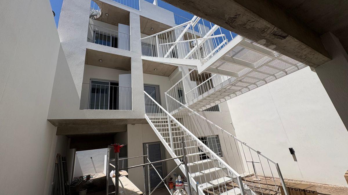 Departamento de 2 ambientes con balcon, terraza en venta en Banfield