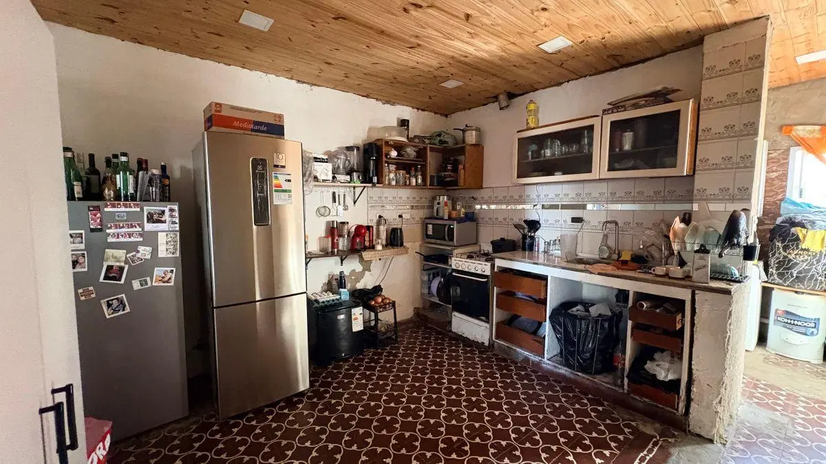Venta en block de casa al frente y departamento atras en Banfield 2