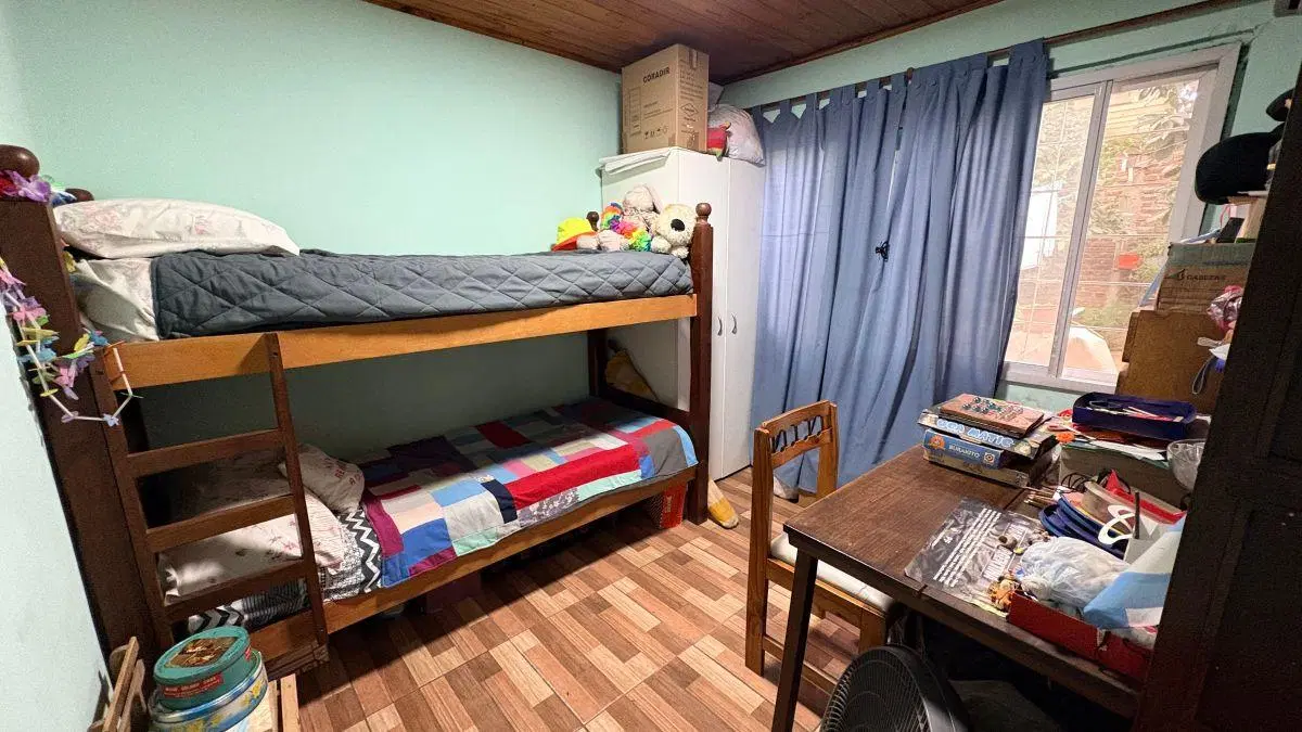 Casa de 3 ambientes en venta con cochera en Temperley 3