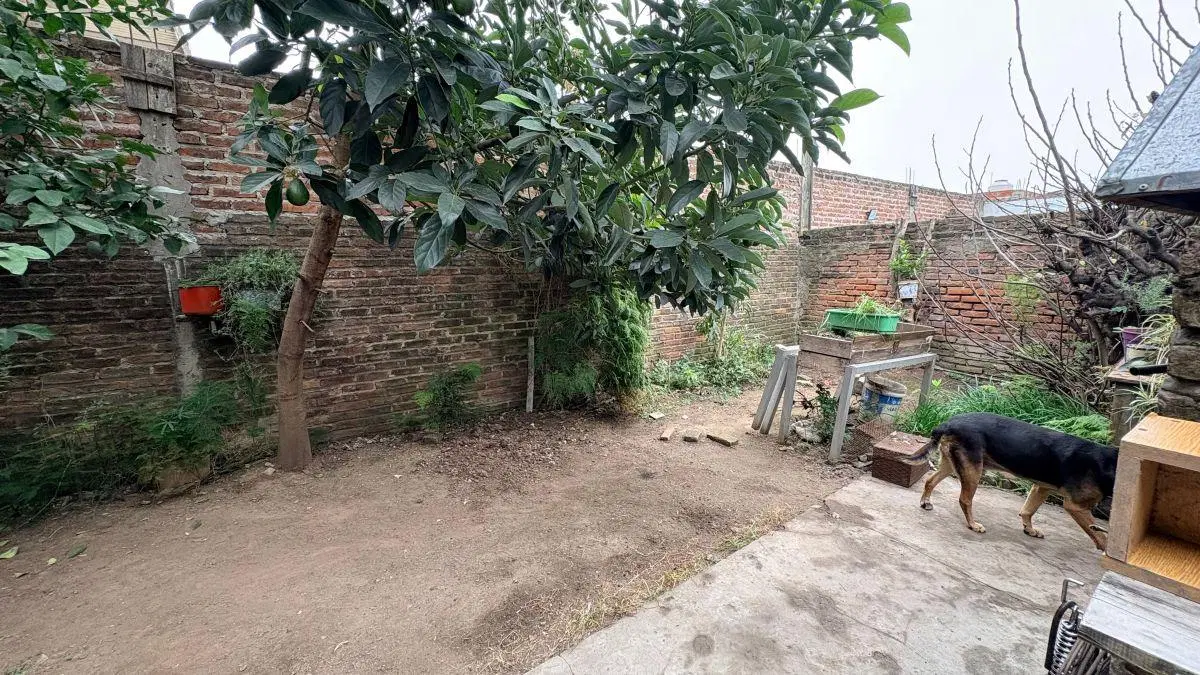 Casa de 3 ambientes en venta con cochera en Temperley 4