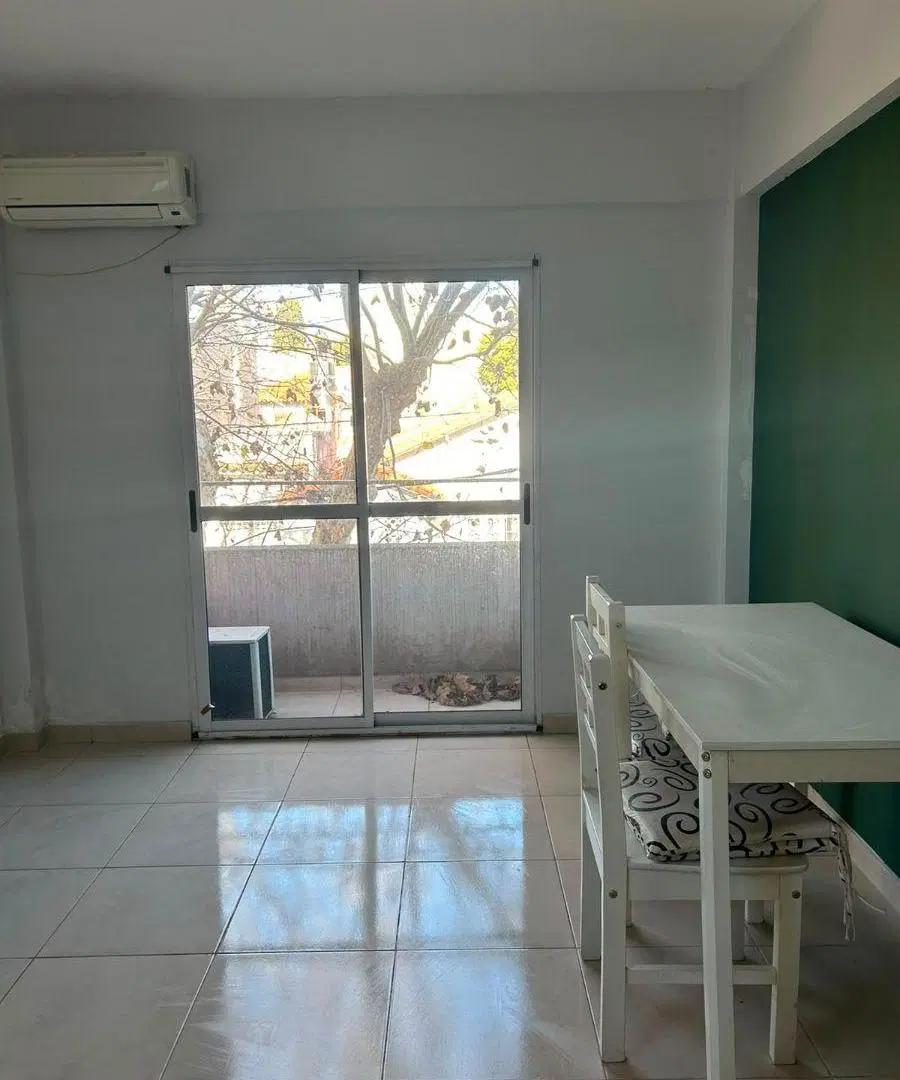Departamento de dos ambientes en alquiler con cochera en Banfield 8