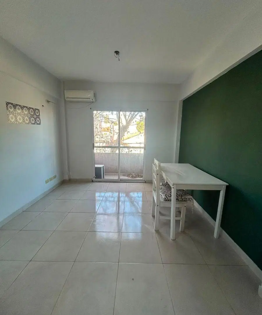 Departamento de dos ambientes en alquiler con cochera en Banfield 4