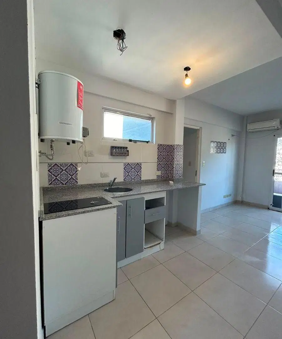 Departamento de dos ambientes en alquiler con cochera en Banfield 2