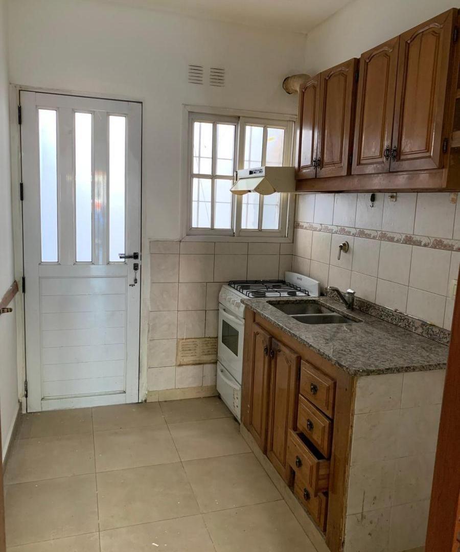 Foto de DUPLEX DE 3 AMBIENTES CON COCHERA EN ALQUILER EN LANUS ESTE, imagen 2