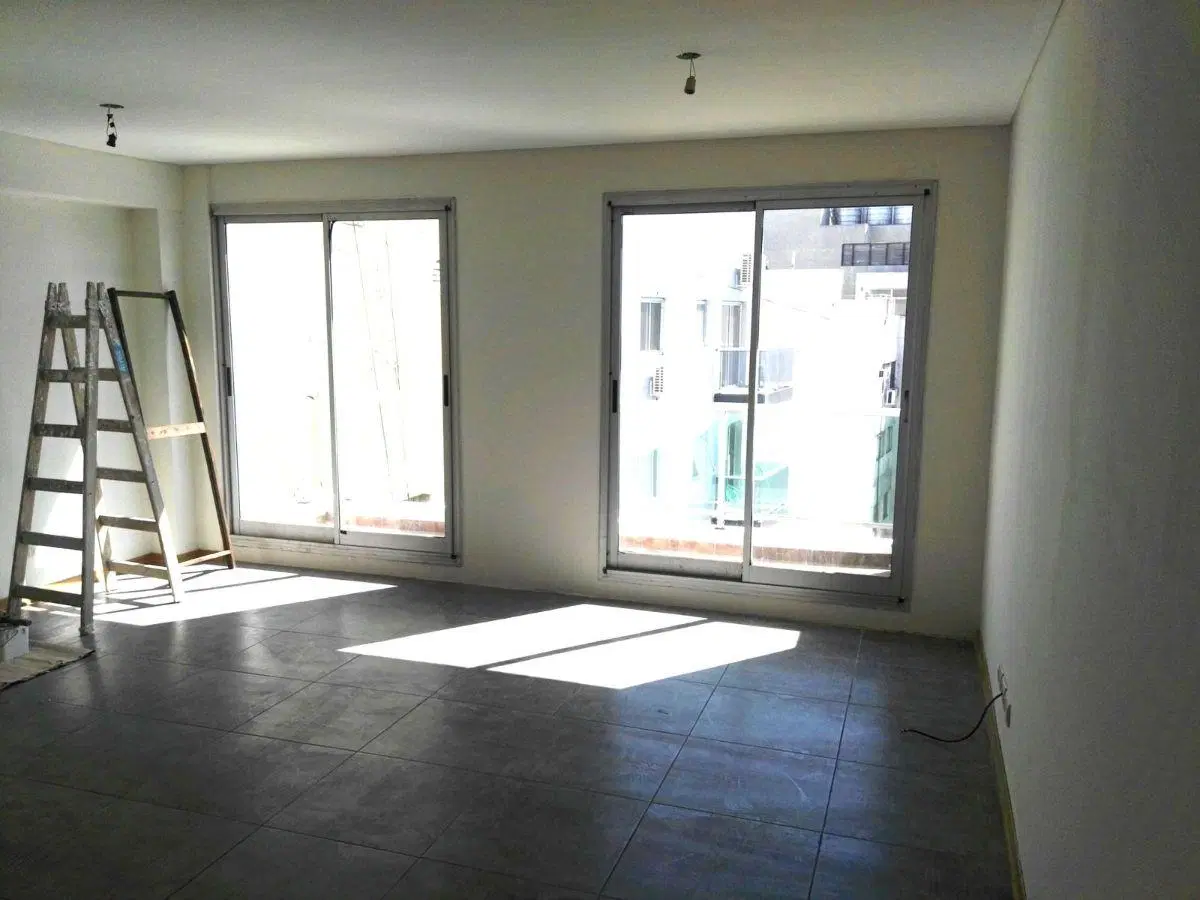Alquiler dto. monoambiente hecho a nuevo. Balcón corrido en Almagro 3
