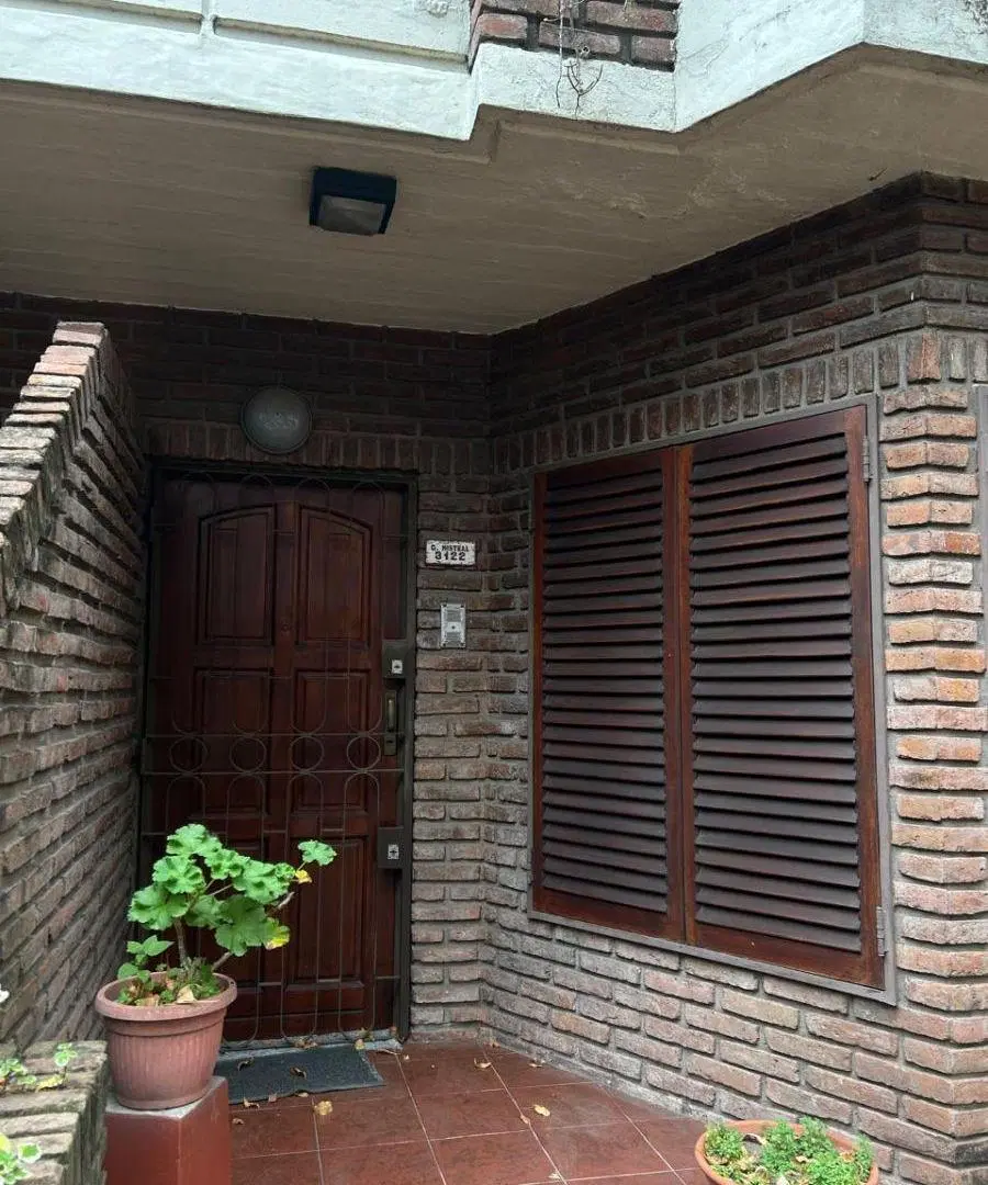 Amplia Casa con Patio con Parrilla y Cochera en Villa Urquiza 4