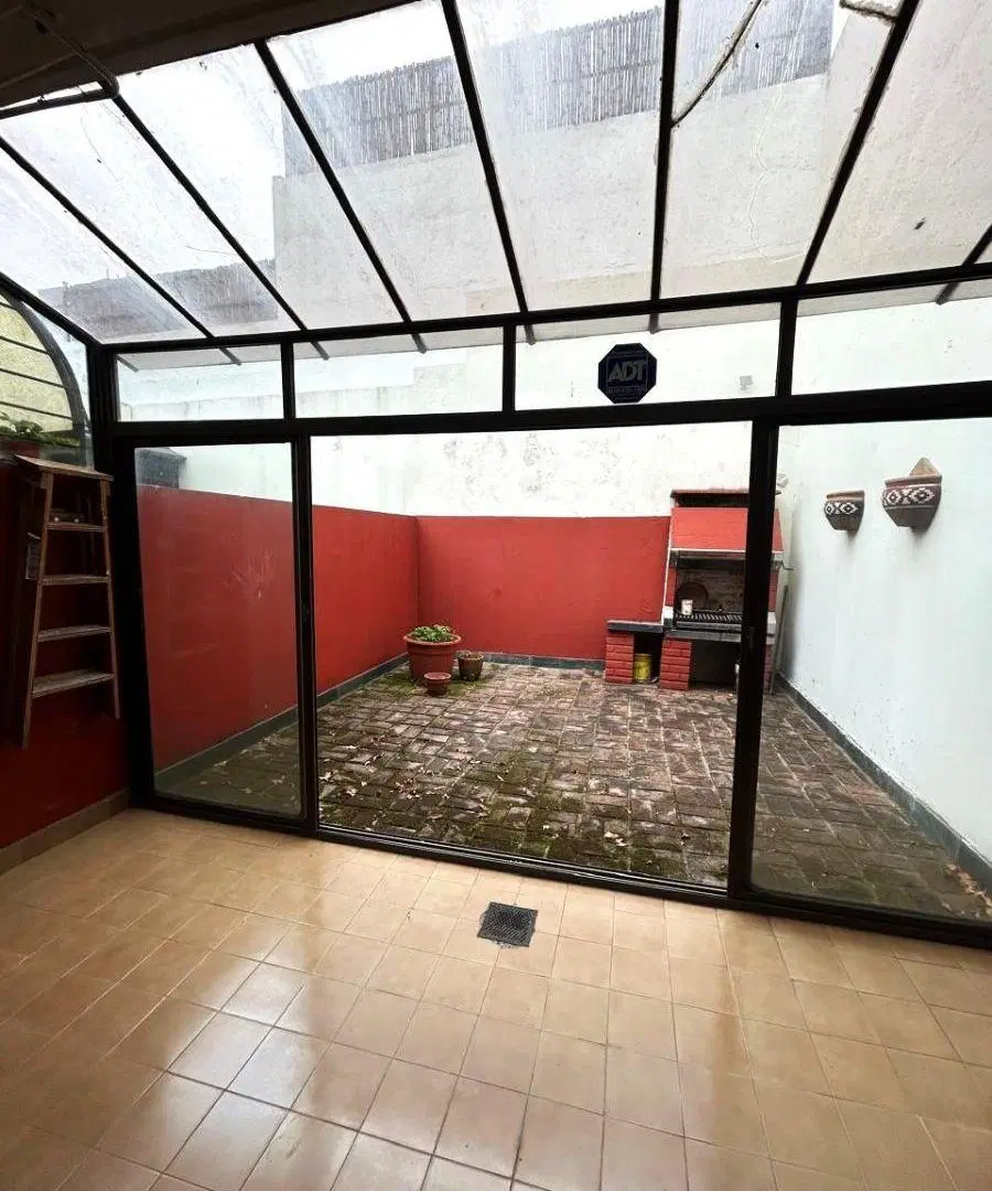Amplia Casa con Patio con Parrilla y Cochera en Villa Urquiza 5