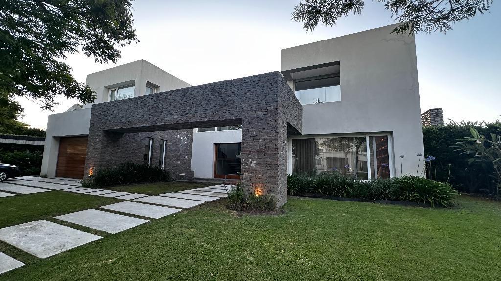 Barrio El Golf Nordelta , Casa 5 ambientes en venta