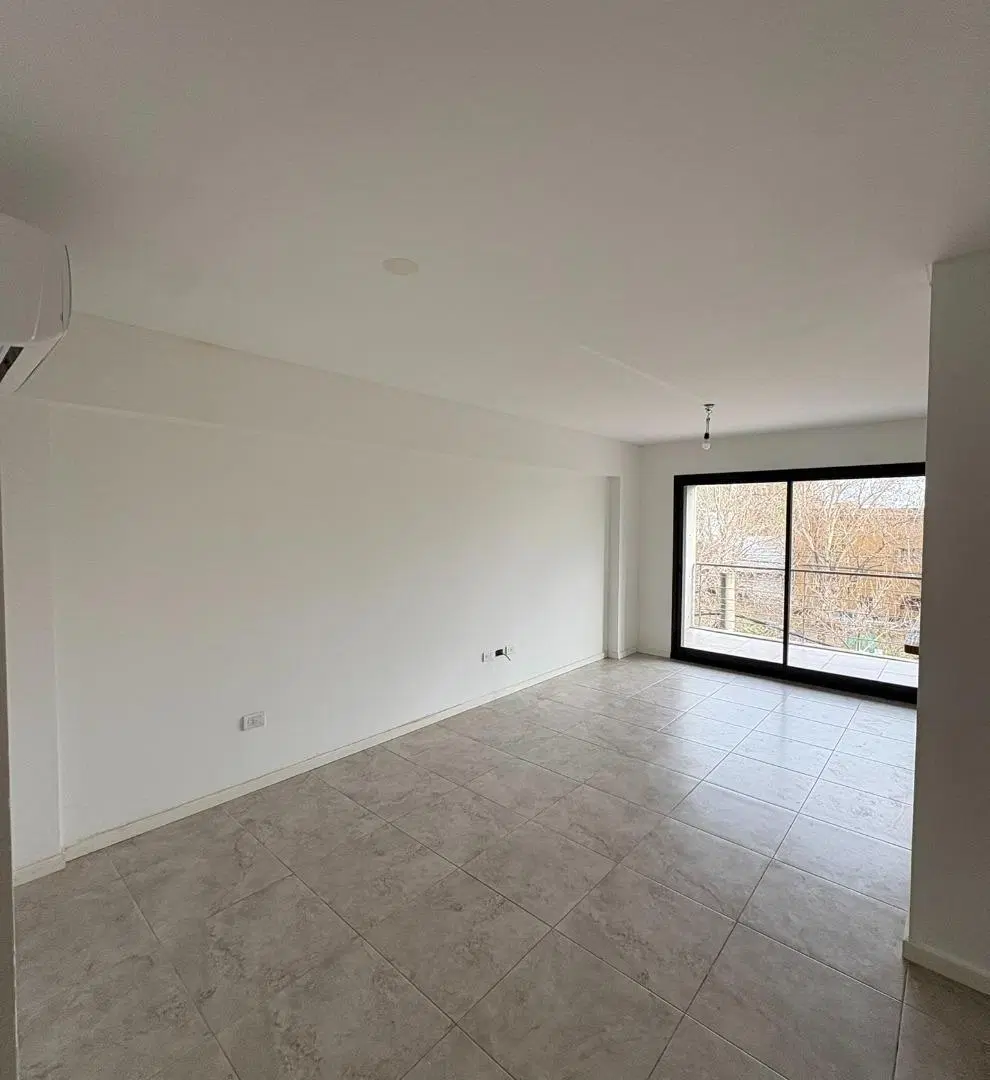Departamento de 2 Ambientes con Cochera en Venta - Tigre, 2° Piso A 2