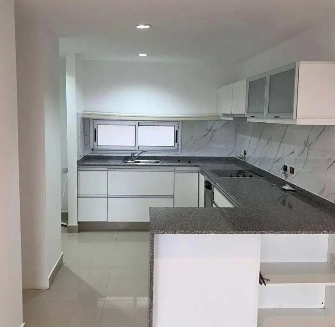 Departamento 3 ambientes en venta en Olivos 2