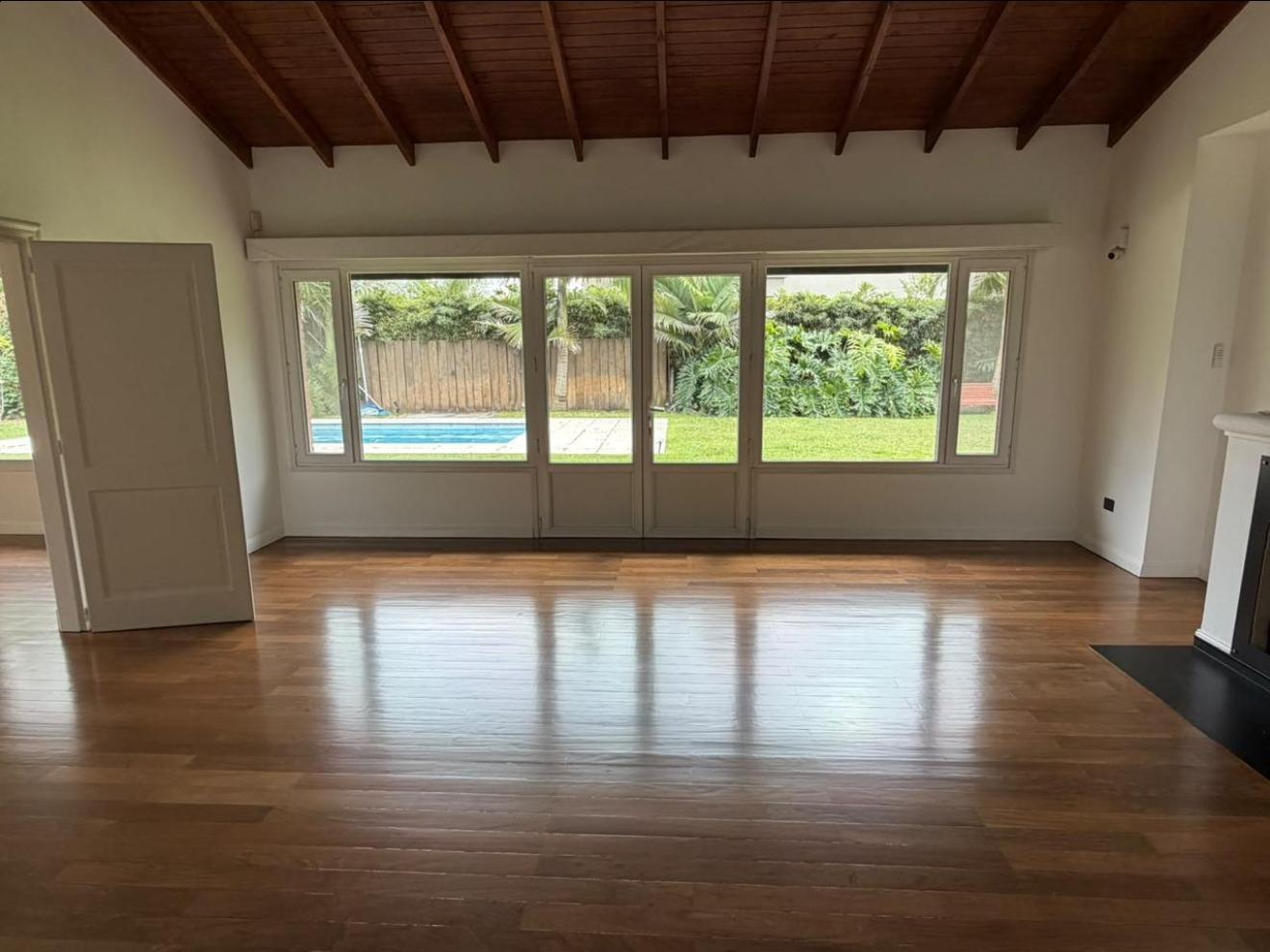 Foto de Casa en Alquiler en Barrio Santa Barbara de 5 ambientes, imagen 3