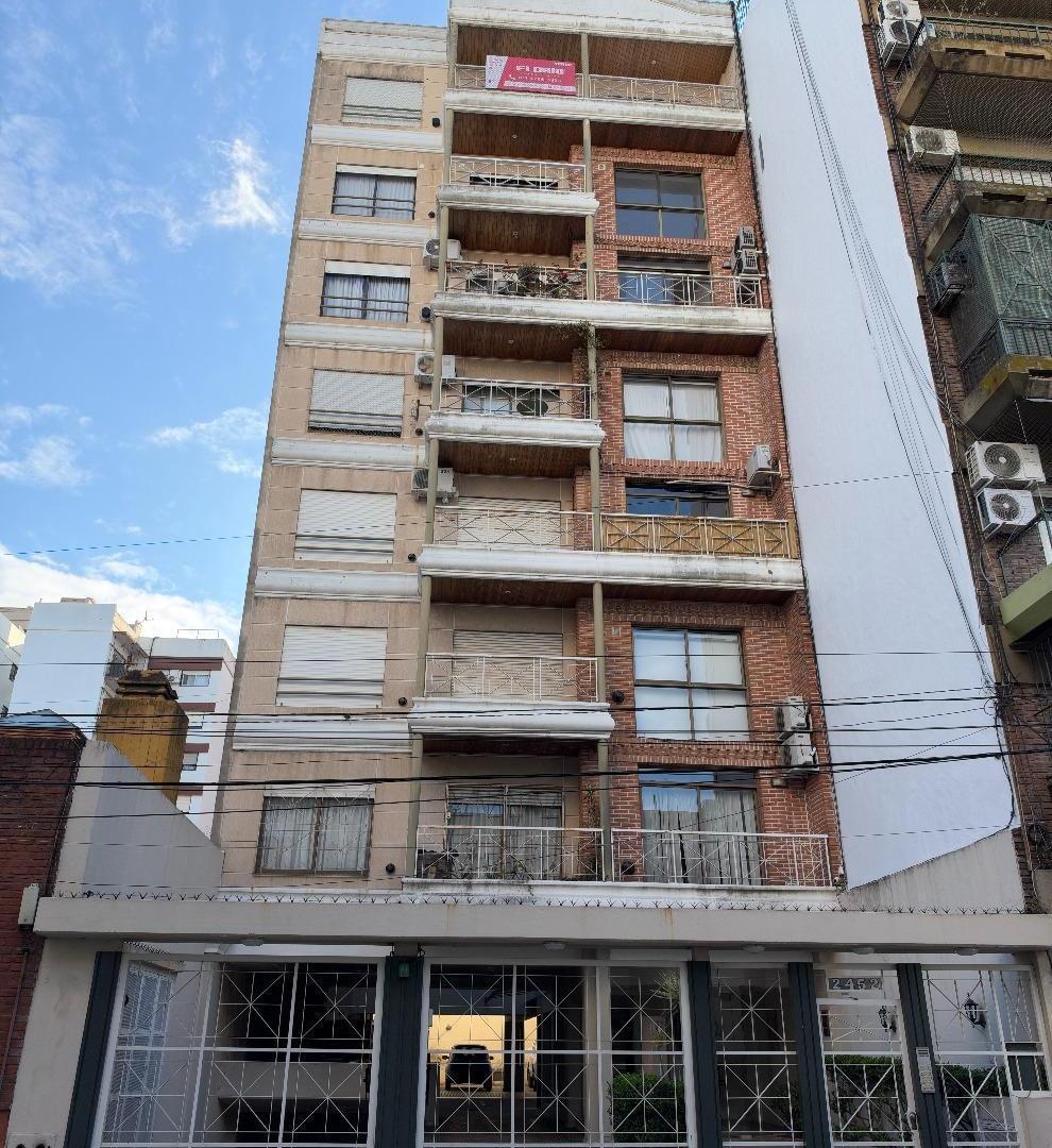 Foto de Departamento 3 ambientes con cochera cubierta, balcón y amplia terraza, imagen 2