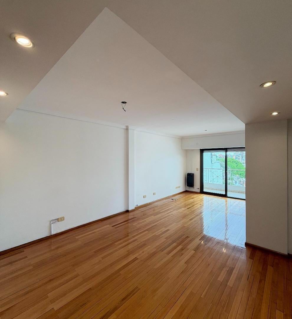 Foto de Departamento 3 ambientes con cochera cubierta, balcón y amplia terraza, imagen 1