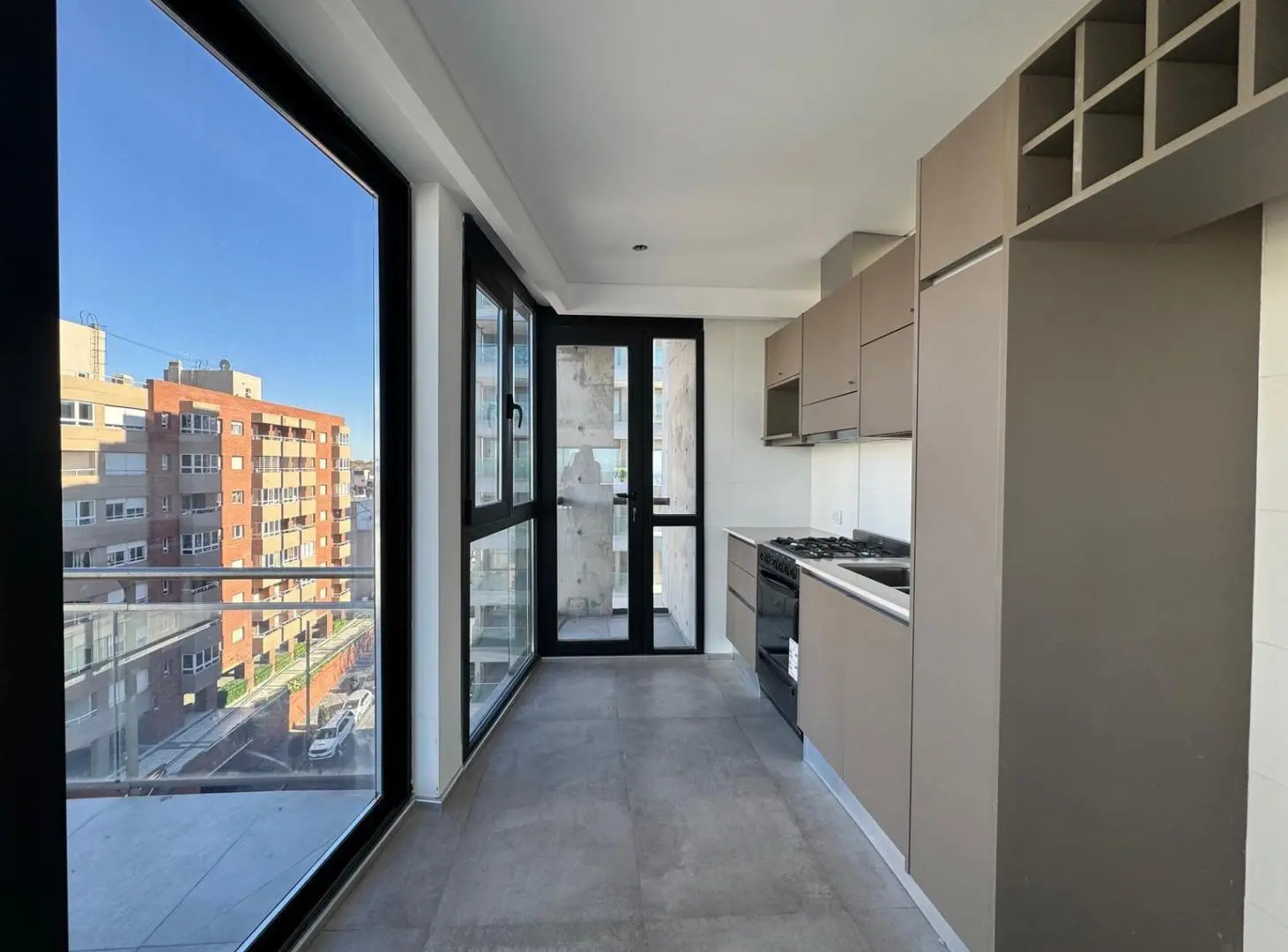 Prestigioso Departamento 3 ambientes en Playa Grande con vistas al mar 3