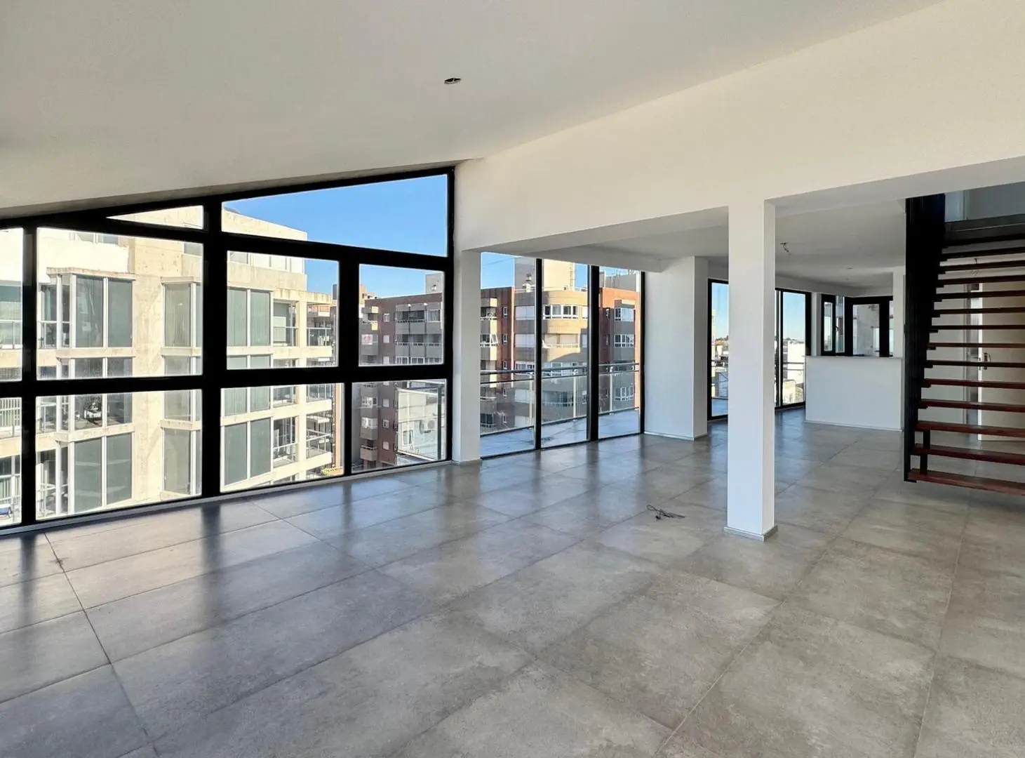 Prestigioso Departamento 3 ambientes en Playa Grande con vistas al mar 4