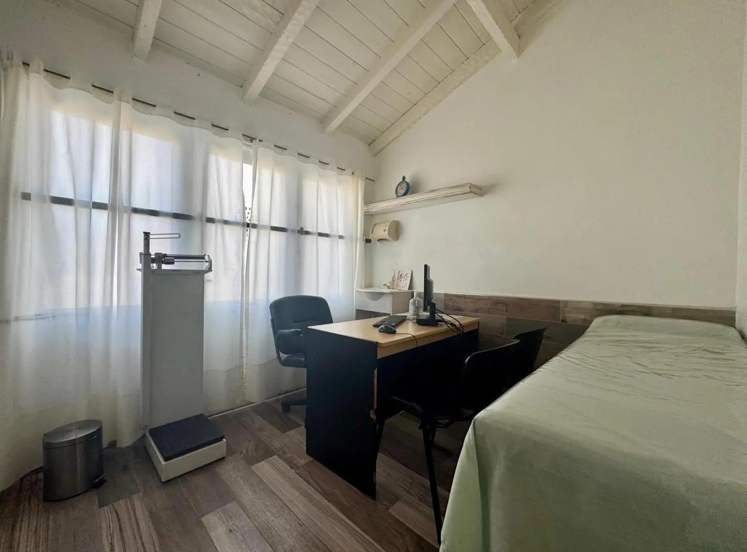 Consultorios / Oficinas en Guemes en alquiler 2