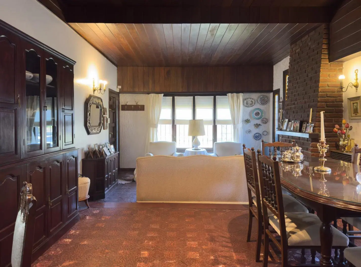 Chalet en esquina en el barrio San Carlos con quincho 2