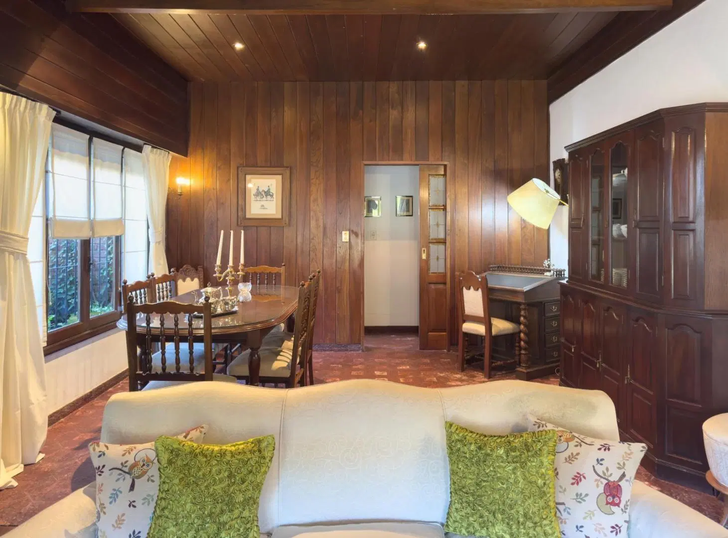 Chalet en esquina en el barrio San Carlos con quincho 4