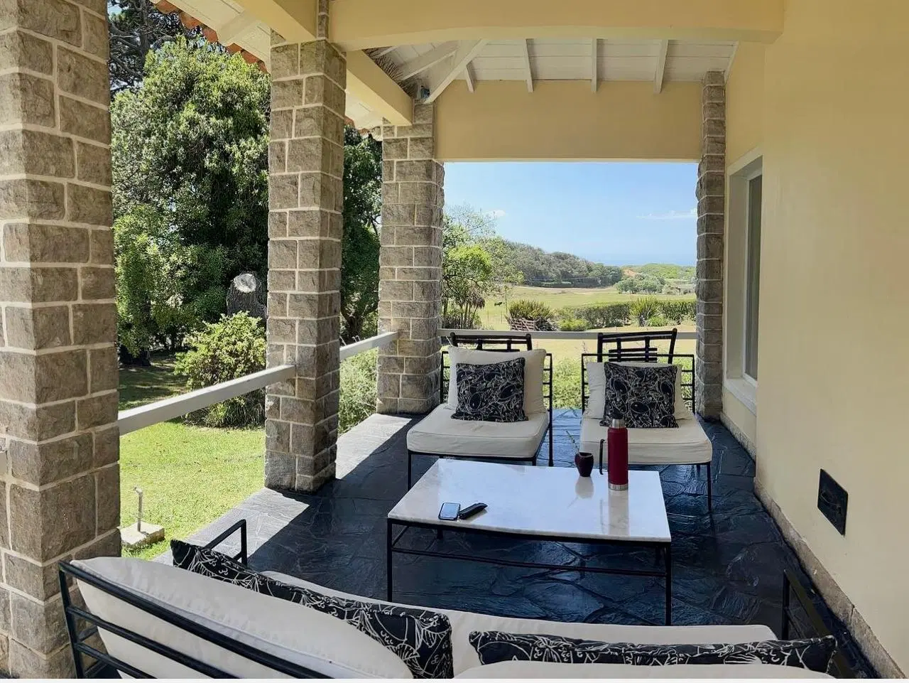 Chalet en Chapadmalal sobre importante lote a metros de la playa 2