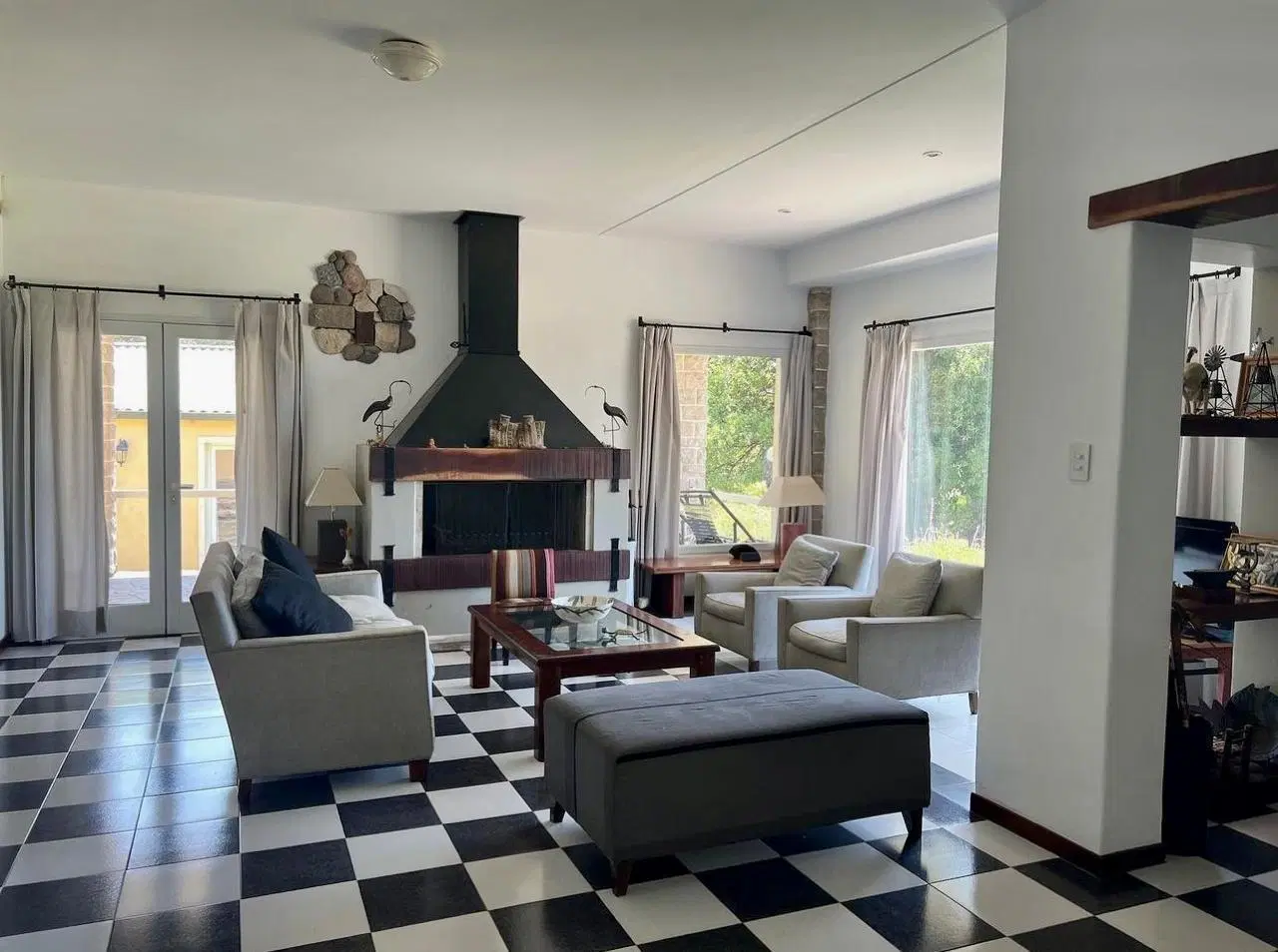 Chalet en Chapadmalal sobre importante lote a metros de la playa 8
