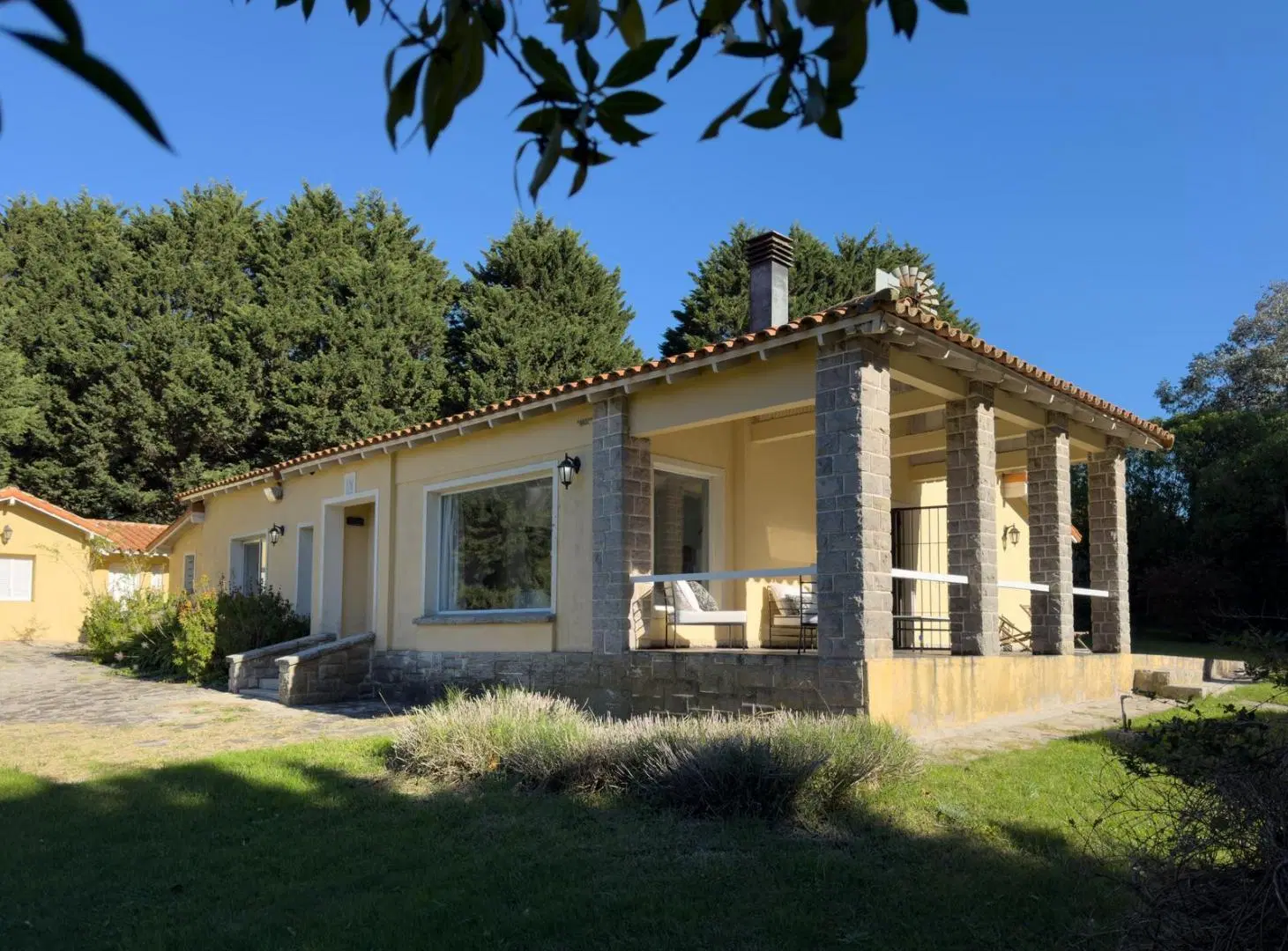 Chalet en Chapadmalal sobre importante lote a metros de la playa 1