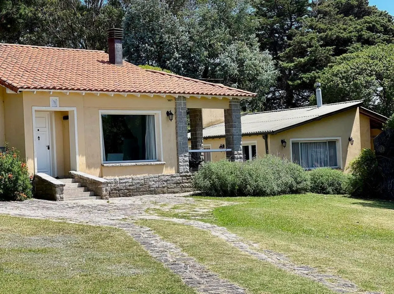 Chalet en Chapadmalal sobre importante lote a metros de la playa 5