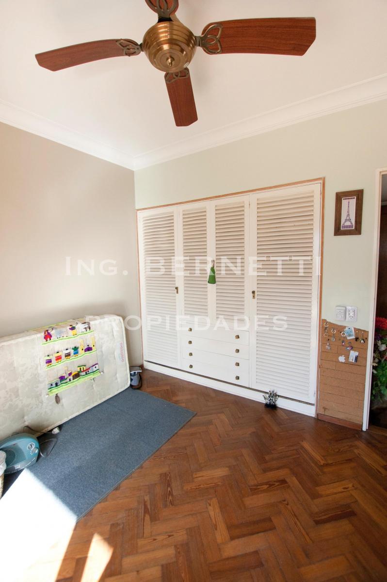 Casa 5 Ambientes de Categoría - Garaje 3 Autos - Jardín - Impecable Estado 2